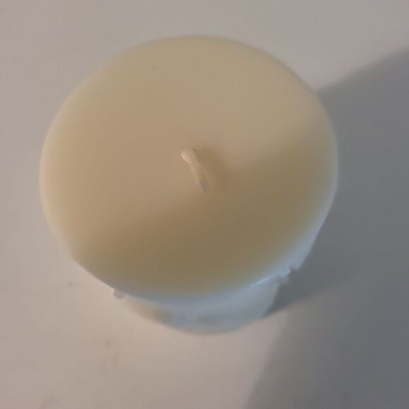 Small Pillar Angel Candle - Picture 5 of 7